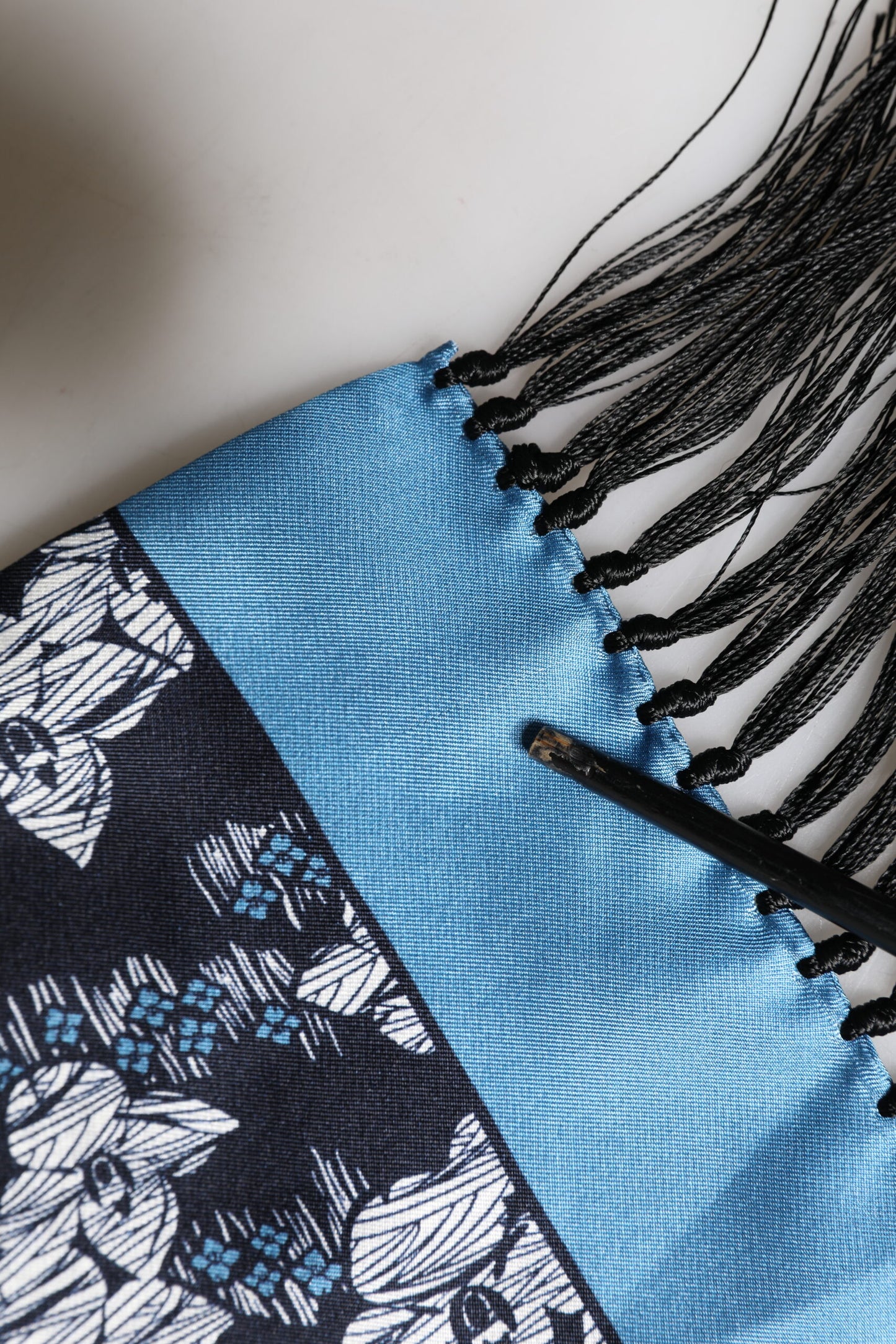 Black Blue Silk Floral Pattern Fringe 140cm x 16cm Scarf