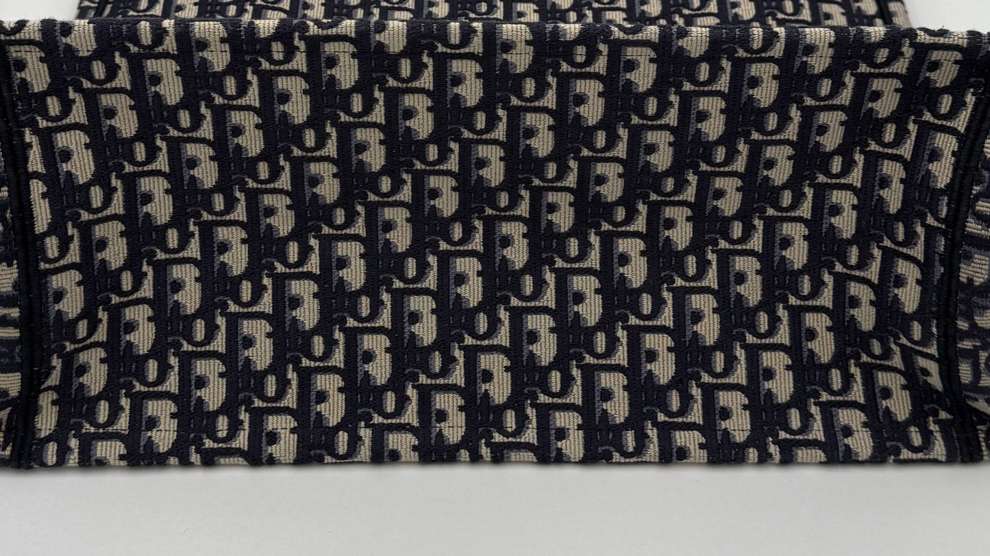 DIOR TOTE BOOK Grande Tote