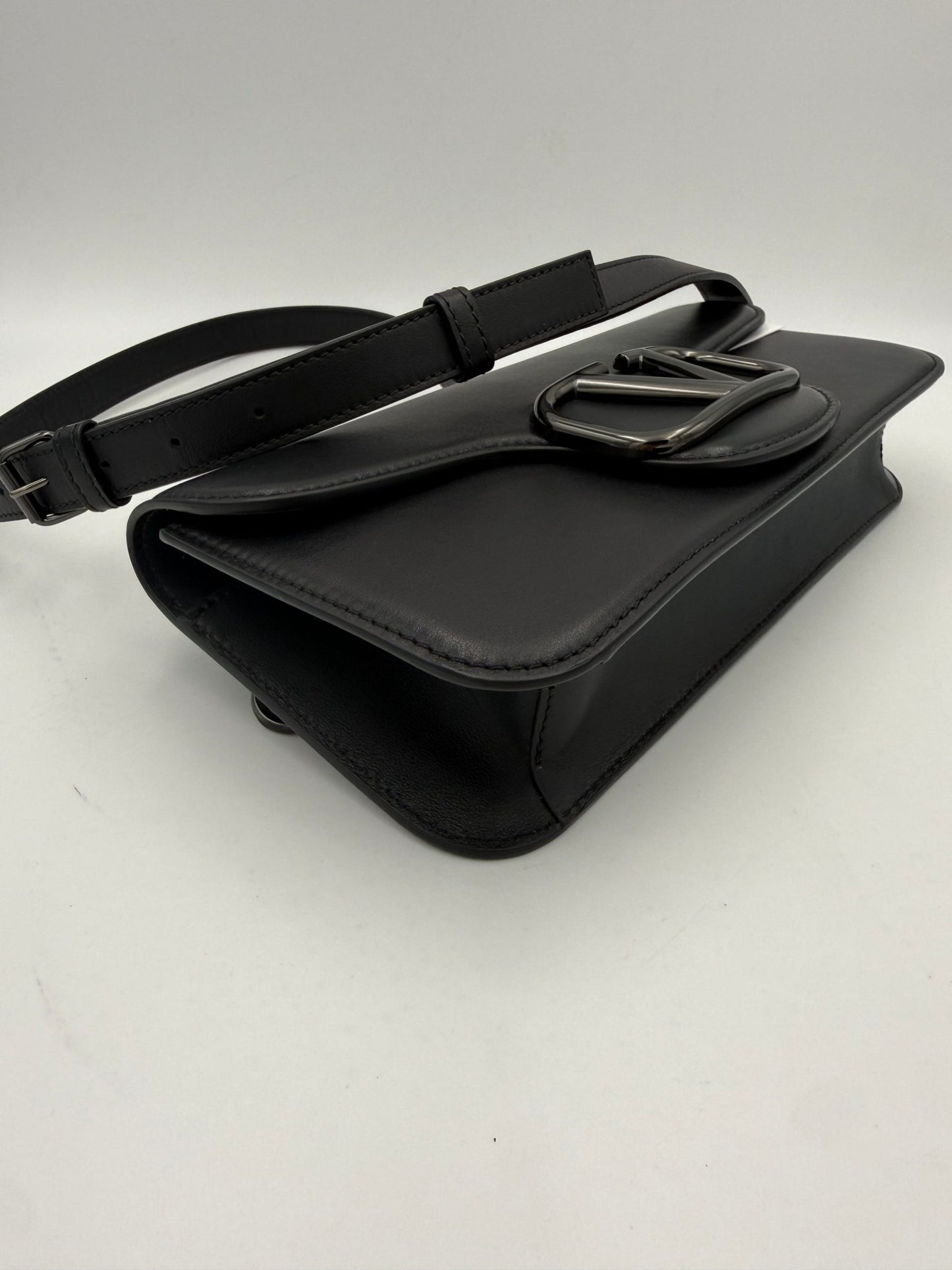 VALENTINO GARAVANI VLOGO Black Handbag