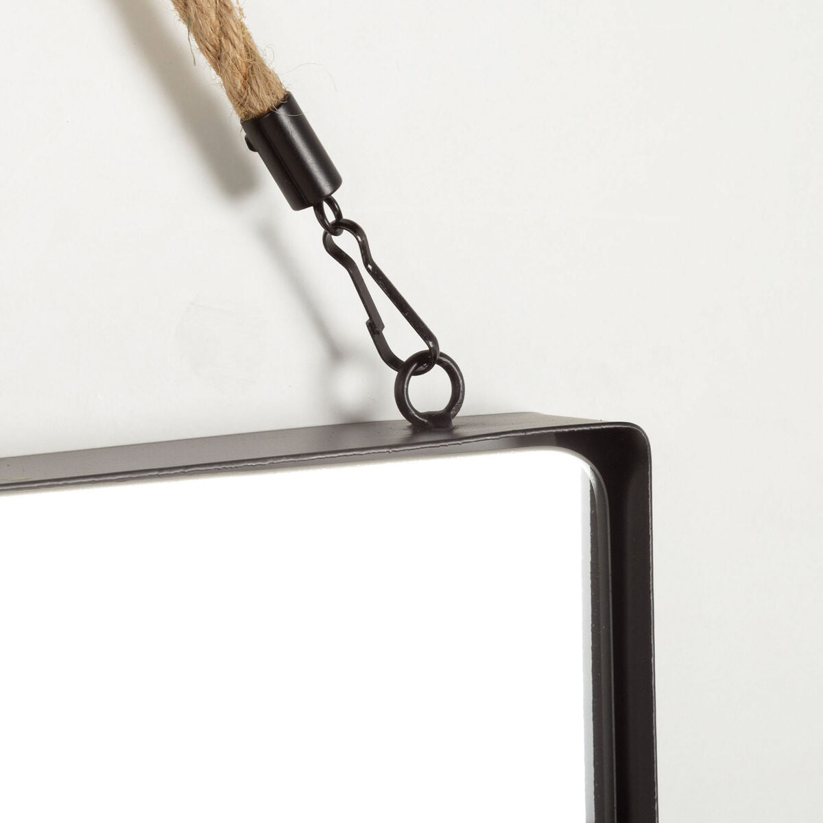 V3HDBD069AA9AD82CBF0E7AE74357BC9D1CR7550041P3