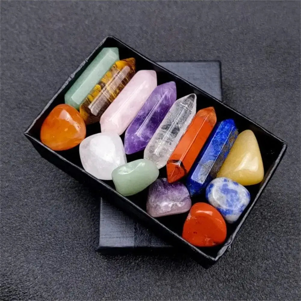 14 stk. spidse kvartskrystaller og chakra-healingsten