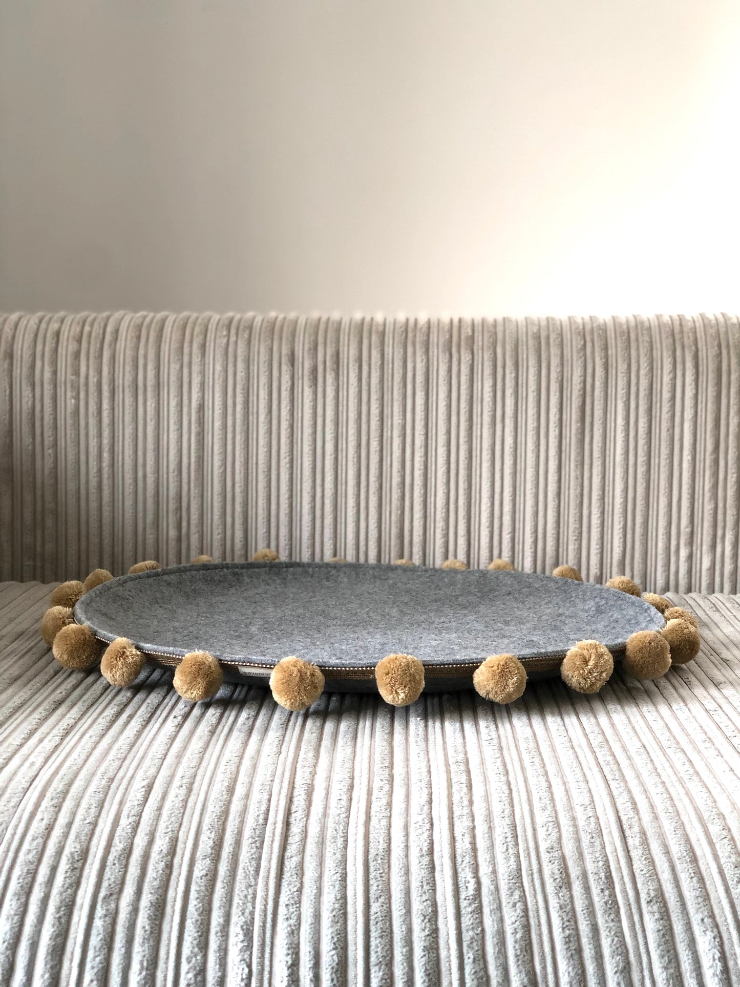 Saveplace® Round Pet Mat - Various Colors BIG PomPom, 2 Sizes