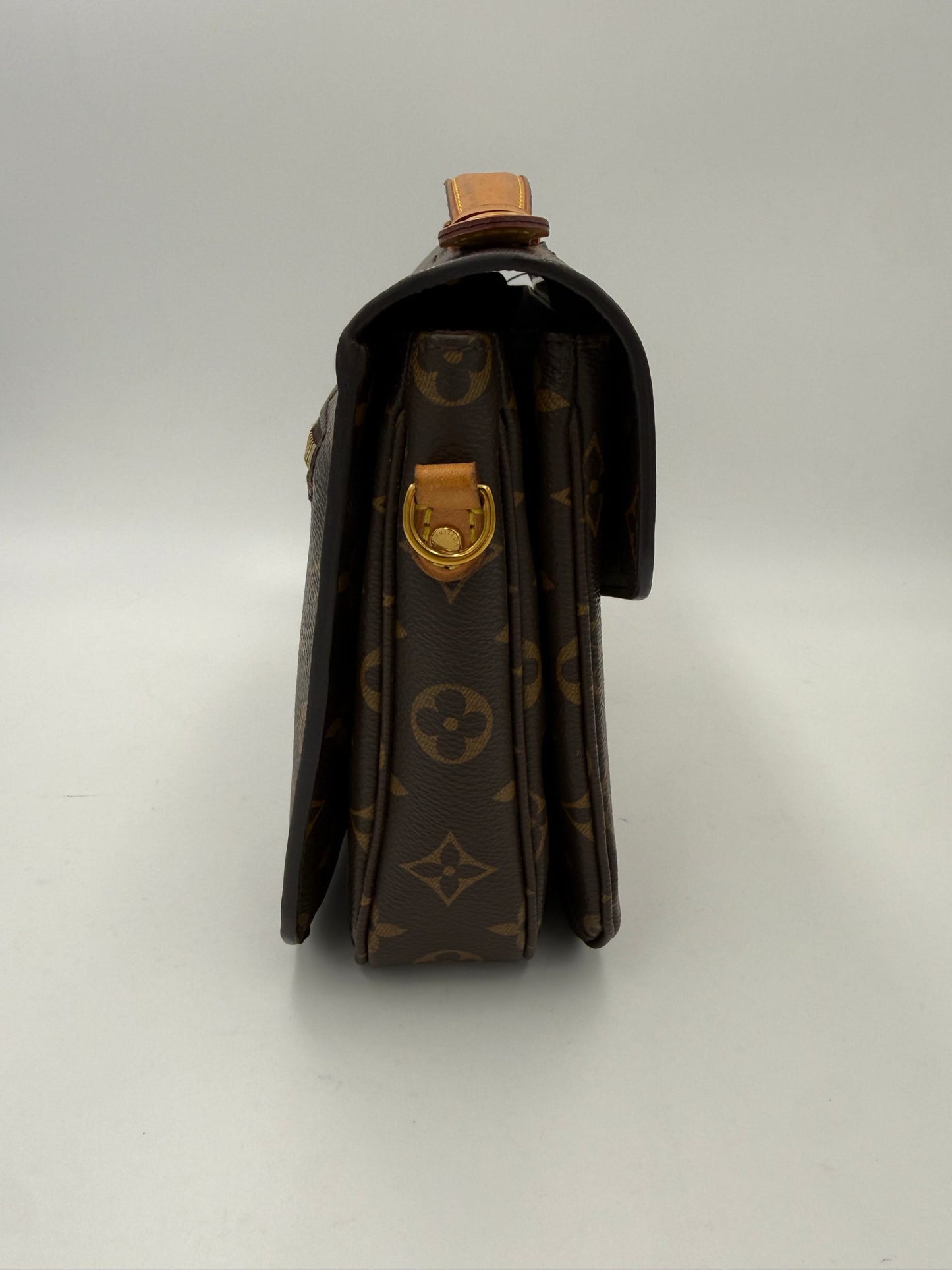 LOUIS VUITTON METIS Monogram Handbag
