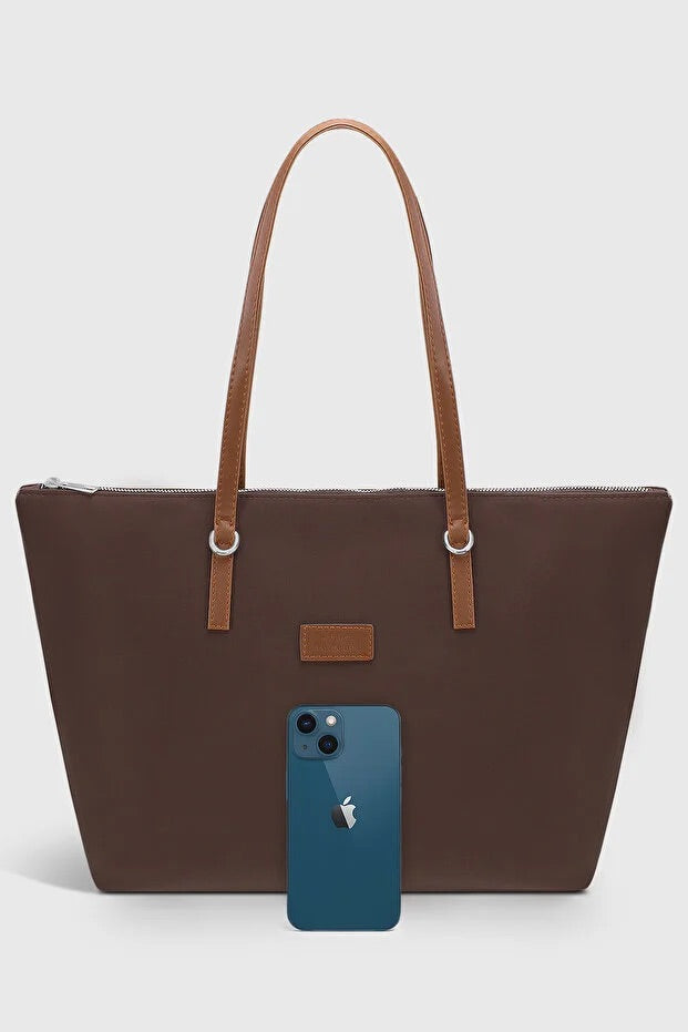 Stor brun shopper-taske i vandskyende materiale