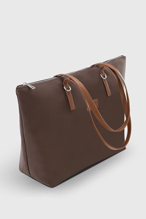Stor brun shopper-taske i vandskyende materiale